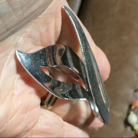 Sarah Coventry Satin Flame Brooch Pin 60s Dimensional Smooth and Textured - Picture 12 of 12